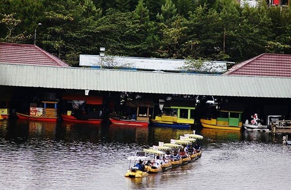 Pasar Terapung, Wisata Rekreasi Lembang yang Memanjakan Mata 5 Pasar Terapung, Wisata Rekreasi Lembang yang Memanjakan Mata 5