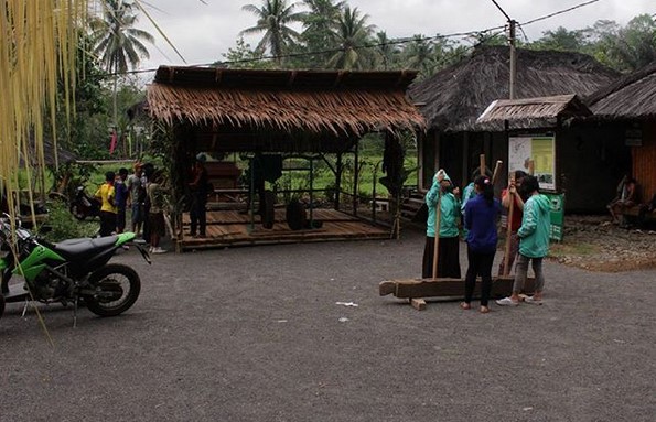 Menguak Keunikan Kampung Kuta Ciamis, Punya Seribu Pantangan Yang Justru Menjadi Daya Tarik Wisatawan 3 Menguak Keunikan Kampung Kuta Ciamis, Punya Seribu Pantangan Yang Justru Menjadi Daya Tarik Wisatawan 3
