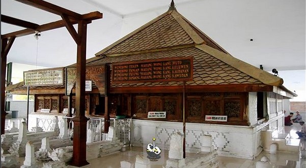 Menelisik Jejak Para Wali 9 di Museum Sunan Drajat Lamongan 9