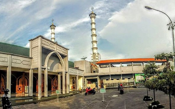 Ternyata Inilah Kisah Dibalik Keunikan Arsitektur Masjid Agung Lamongan 1 Ternyata Inilah Kisah Dibalik Keunikan Arsitektur Masjid Agung Lamongan 1