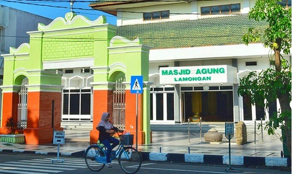 Ternyata Inilah Kisah Dibalik Keunikan Arsitektur Masjid Agung Lamongan 2 Ternyata Inilah Kisah Dibalik Keunikan Arsitektur Masjid Agung Lamongan 2
