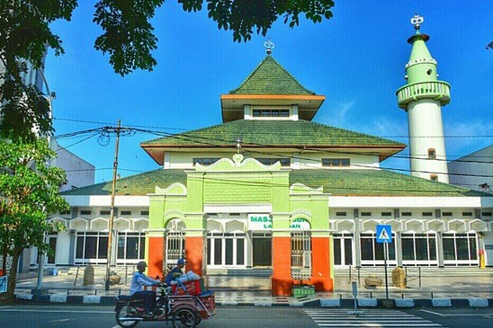 Ternyata Inilah Kisah Dibalik Keunikan Arsitektur Masjid Agung Lamongan 6 Ternyata Inilah Kisah Dibalik Keunikan Arsitektur Masjid Agung Lamongan 6
