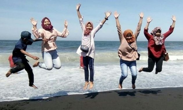 Pantai Dampar, Hamparan Pasir Hitam nan Bersih 7