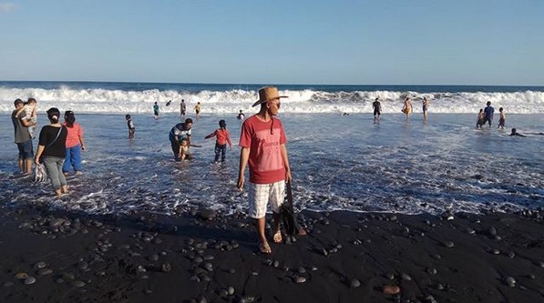 Pantai Terbaik di Lumajang? Pantai Bambang Jawaban nya 5