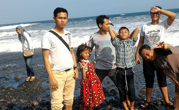 Pantai Terbaik di Lumajang? Pantai Bambang Jawaban nya 3