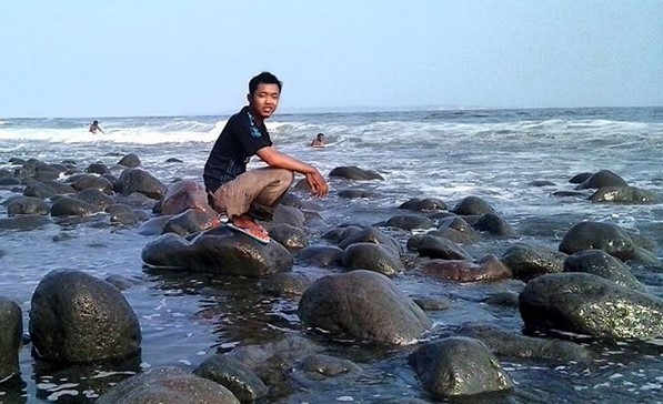 Pantai Terbaik di Lumajang? Pantai Bambang Jawaban nya 8