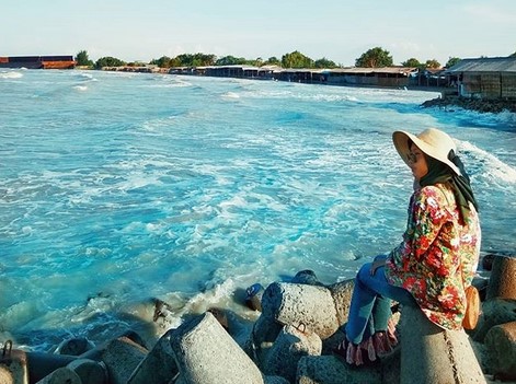 Menikmati Suasana Indah Sekaligus Wisata Kuliner, Yuk Ke Pantai Glayem di Indramayu 1 Menikmati Suasana Indah Sekaligus Wisata Kuliner, Yuk Ke Pantai Glayem di Indramayu 1