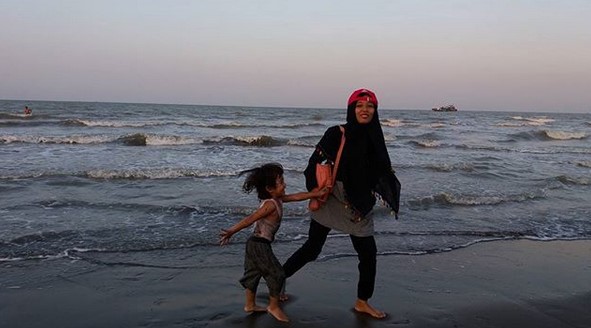 Menikmati Suasana Indah Sekaligus Wisata Kuliner, Yuk Ke Pantai Glayem di Indramayu 2 Menikmati Suasana Indah Sekaligus Wisata Kuliner, Yuk Ke Pantai Glayem di Indramayu 2