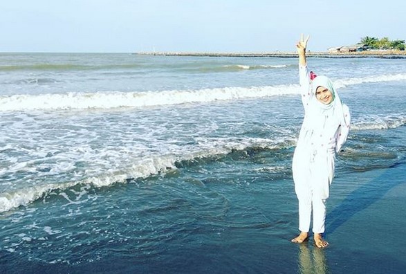 Menikmati Suasana Indah Sekaligus Wisata Kuliner, Yuk Ke Pantai Glayem di Indramayu 8 Menikmati Suasana Indah Sekaligus Wisata Kuliner, Yuk Ke Pantai Glayem di Indramayu 8
