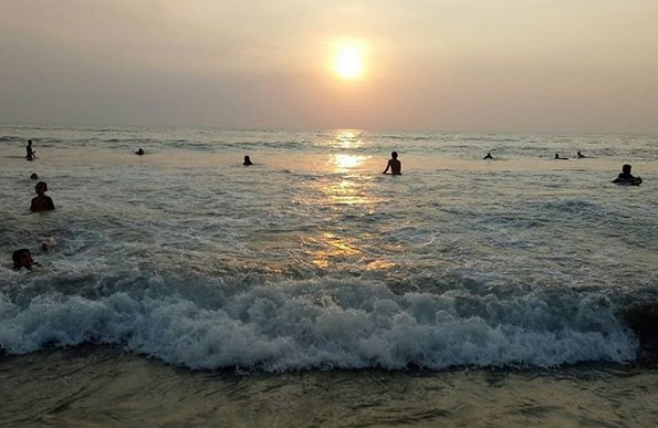 Pantai Marbella! Gaungnya Tak Terdengar, Tetapi Selalu Ramai Dengan Terompet Suka Cita 9