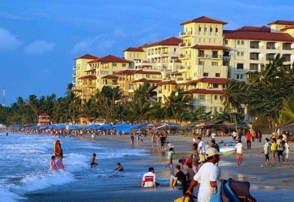 Pantai Marbella! Gaungnya Tak Terdengar, Tetapi Selalu Ramai Dengan Terompet Suka Cita 3