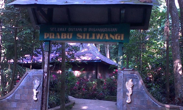 10 Gambar Petilasan Prabu Siliwangi Majalengka, Lokasi Alamat, Jalur Dari Bogor, Cirebon, Bandung, Banten, Ciamis dan Cianjur 2