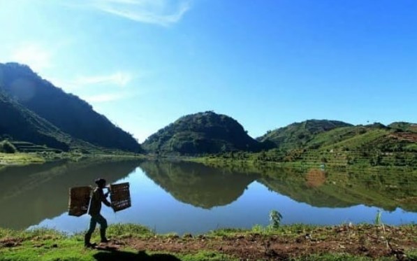 Telaga Cebong Dieng Wonosobo, Keindahan Menakjubkan Dibalik Bukit Sikunir 3 Telaga Cebong Dieng Wonosobo, Keindahan Menakjubkan Dibalik Bukit Sikunir 3