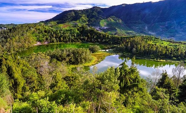 Telaga Pengilon Wonosobo, Danau Paling Jernih Dengan Alamnya yang Memanjakan Mata 1