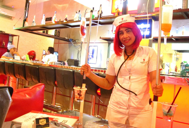 15 Rekomendasi Tempat Makan di Jakarta yang Unik, Legendaris dan Enak 2 15 Rekomendasi Tempat Makan di Jakarta yang Unik, Legendaris dan Enak 2