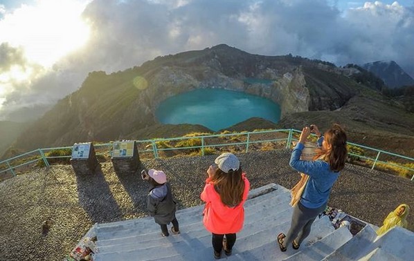 Inilah Danau Kelimutu Dengan Tiga Warna 7 Inilah Danau Kelimutu Dengan Tiga Warna 7