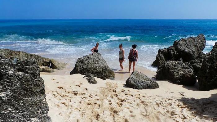Jacuzzi Alami di Pantai Tegal Wangi, Jadi Magnet Pengguna Instagram 7 Jacuzzi Alami di Pantai Tegal Wangi, Jadi Magnet Pengguna Instagram 6
