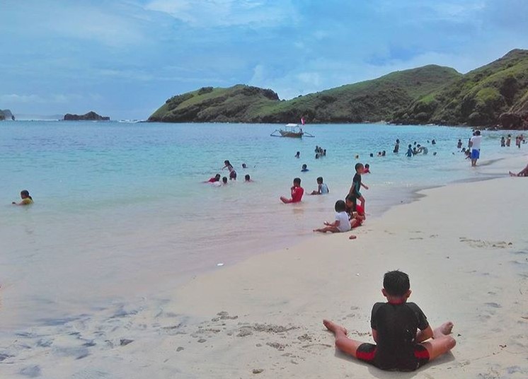 Yuk Intip Potret Indahnya Pantai Cemara Lombok 1 Yuk Intip Potret Indahnya Pantai Cemara Lombok 1