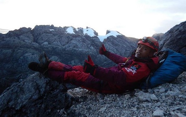 Main Salju di Indonesia? Apakah Mungkin? Coba Ke Puncak Jaya Papua Barat 3