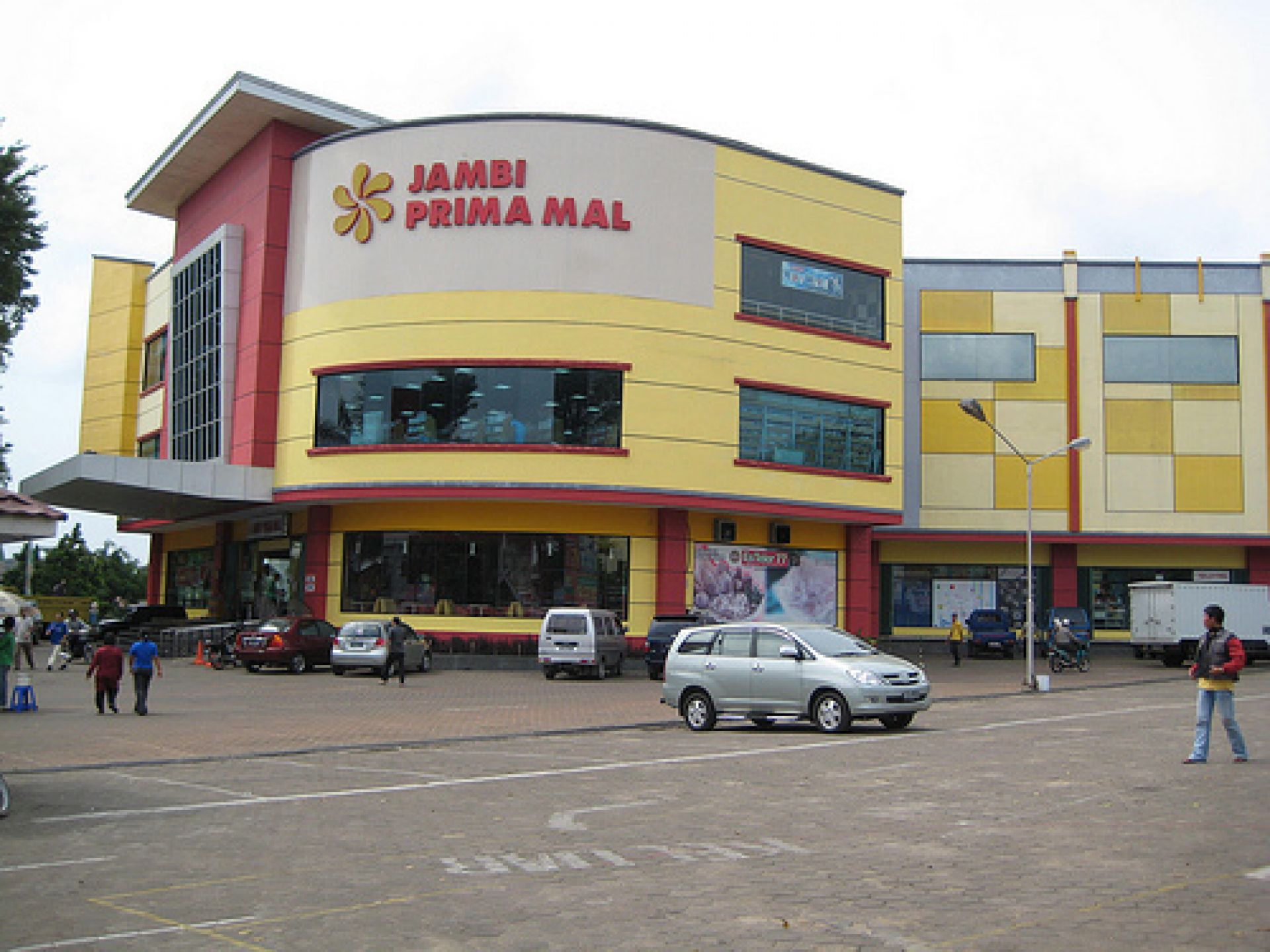 10 Rekomendasi Mall di Daerah Jambi Terbaru dan Mewah Ini Wajib Masuk List Belanjaanmu 2 10 Rekomendasi Mall di Daerah Jambi Terbaru dan Mewah Ini Wajib Masuk List Belanjaanmu 2