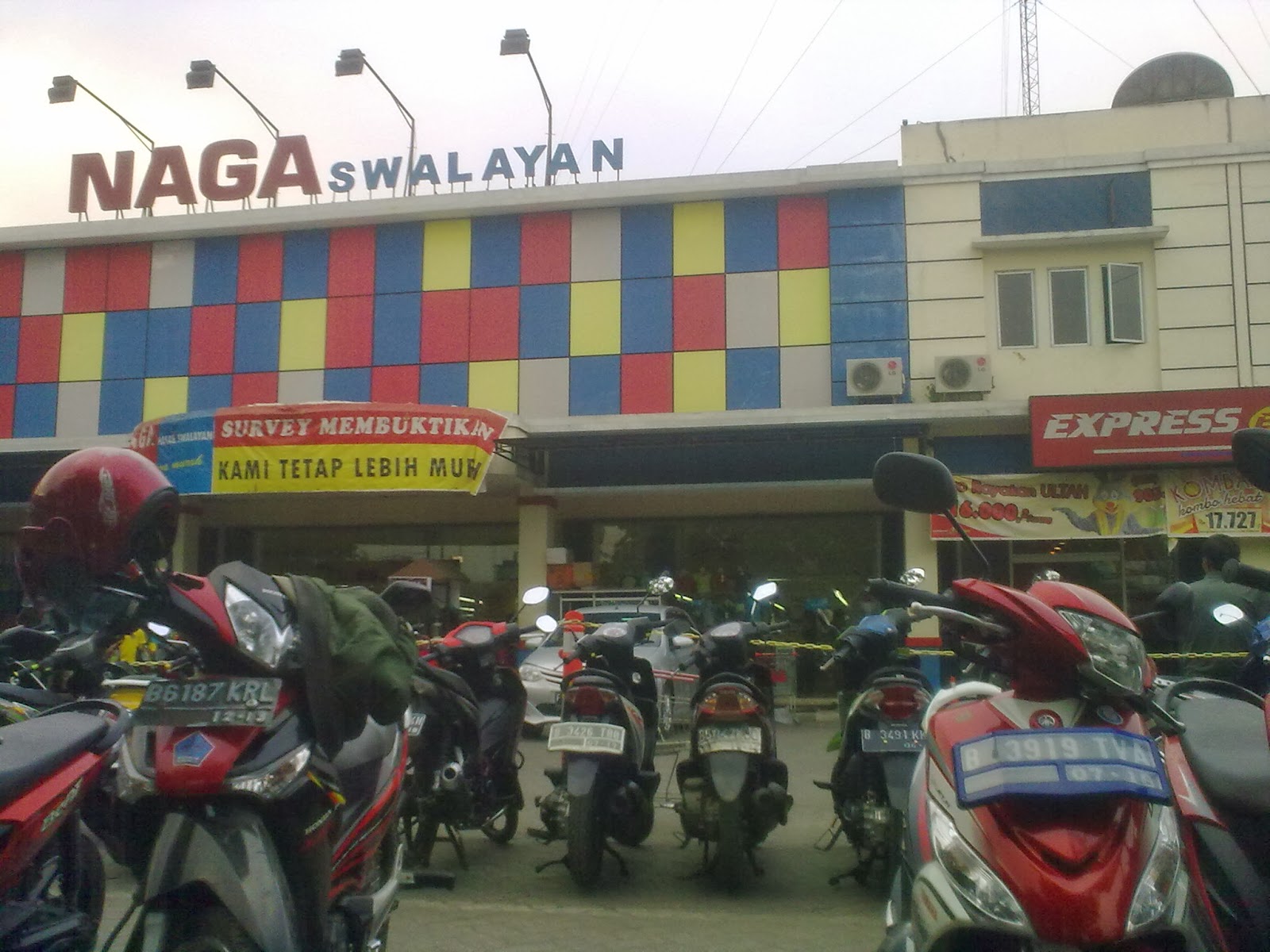 10 Daftar Pilihan Mall Terkenal Lengkap di Daerah Cikarang Yang Ada Bioskop dan Gramedia 8 10 Daftar Pilihan Mall Terkenal Lengkap di Daerah Cikarang Yang Ada Bioskop dan Gramedia 8