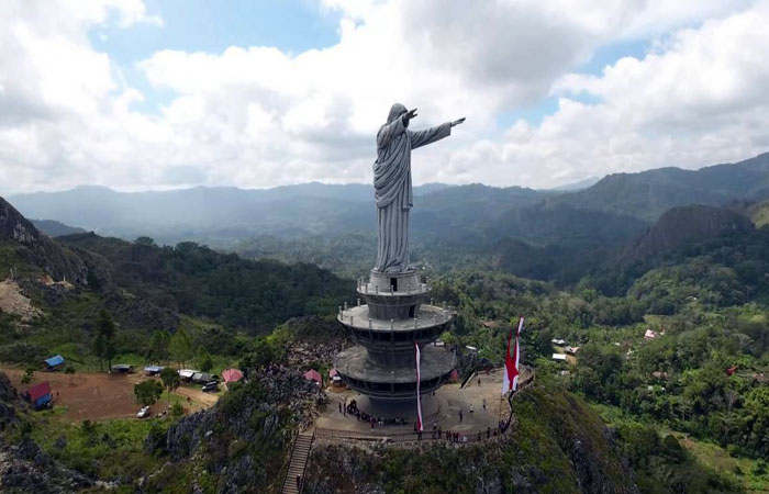 Eloknya Destinasi Patung Yesus, Wisata di Tanah Sulawesi 7