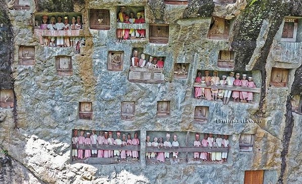 Menjelajahi Nilai Historis Lemo Toraja 4