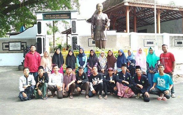 Wisata Religi di Rembang, Mengunjungi Makam R.A Kartini 2 Wisata Religi di Rembang, Mengunjungi Makam R.A Kartini 2