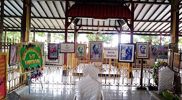 Wisata Religi di Rembang, Mengunjungi Makam R.A Kartini 4 Wisata Religi di Rembang, Mengunjungi Makam R.A Kartini 4