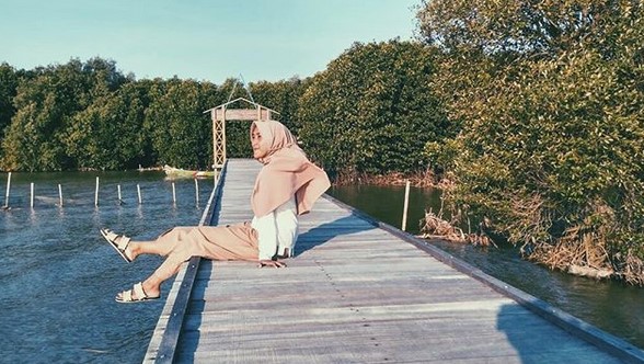 Mengintip Pesona Surga Tersembunyi di Pantai Morodemak 1 Mengintip Pesona Surga Tersembunyi di Pantai Morodemak 1