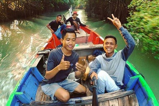 Mengintip Pesona Surga Tersembunyi di Pantai Morodemak 6 Mengintip Pesona Surga Tersembunyi di Pantai Morodemak 6