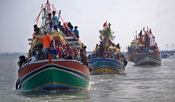Mengintip Pesona Surga Tersembunyi di Pantai Morodemak 7 Mengintip Pesona Surga Tersembunyi di Pantai Morodemak 7