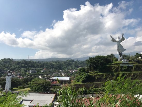 Eloknya Destinasi Patung Yesus, Wisata di Tanah Sulawesi 4