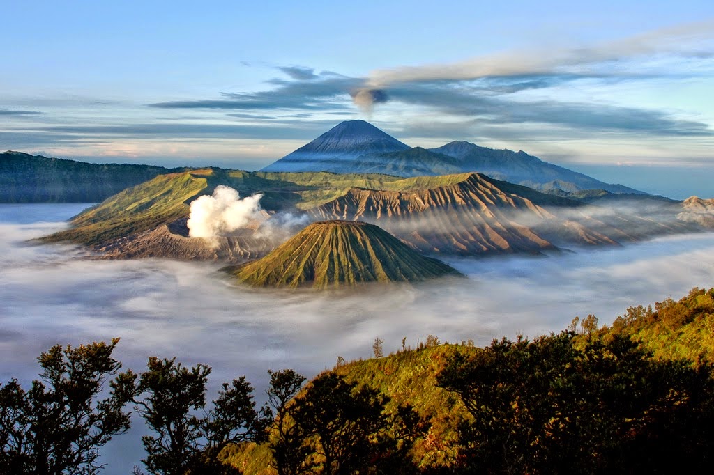 Paket wisata jawa timur 2 hari 1 malam murah 2025 dari semarang tour di park alam bromo baluran bulan madu ke malang pulau rafting pantai outbound pacitan harga kaget keluarga keliling jatim ongis travel dan solo religi snorkeling