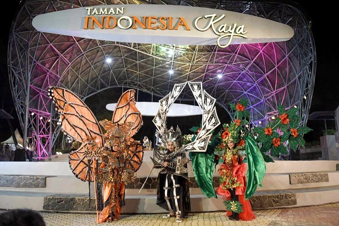 10 Foto Indahnya Taman Indonesia Kaya Semarang 9