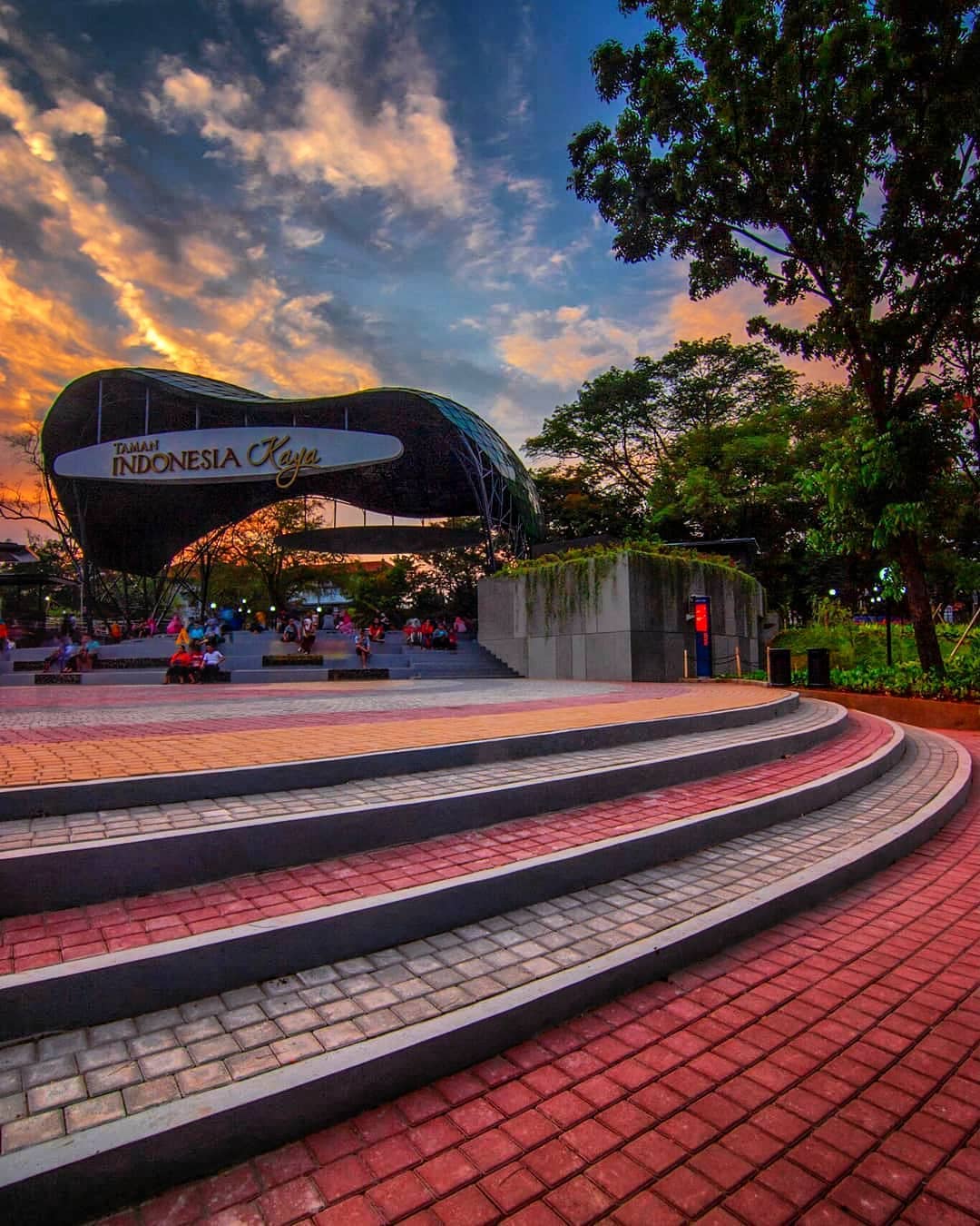 10 Foto Indahnya Taman Indonesia Kaya Semarang 1