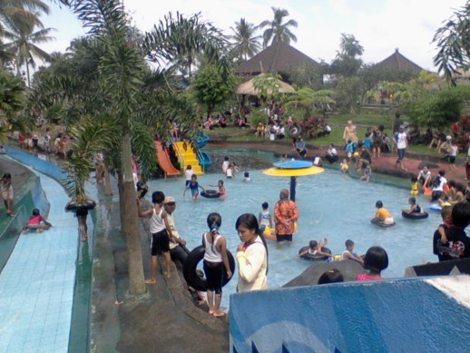 Deretan Daftar Pilihan Kolam Renang di Banyuwangi Yang Eksotis dan Berapa Harga Tiket Masuknya? 2 Deretan Daftar Pilihan Kolam Renang di Banyuwangi Yang Eksotis dan Berapa Harga Tiket Masuknya? 2