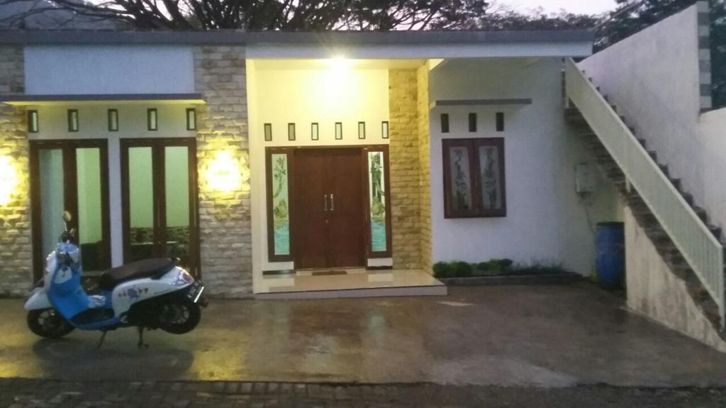 15 Referensi Villa di Batu Yang Bisa Jadi Pilihan Saat Liburan Akhir Pekan Harganya Mulai Rp.99.000 1