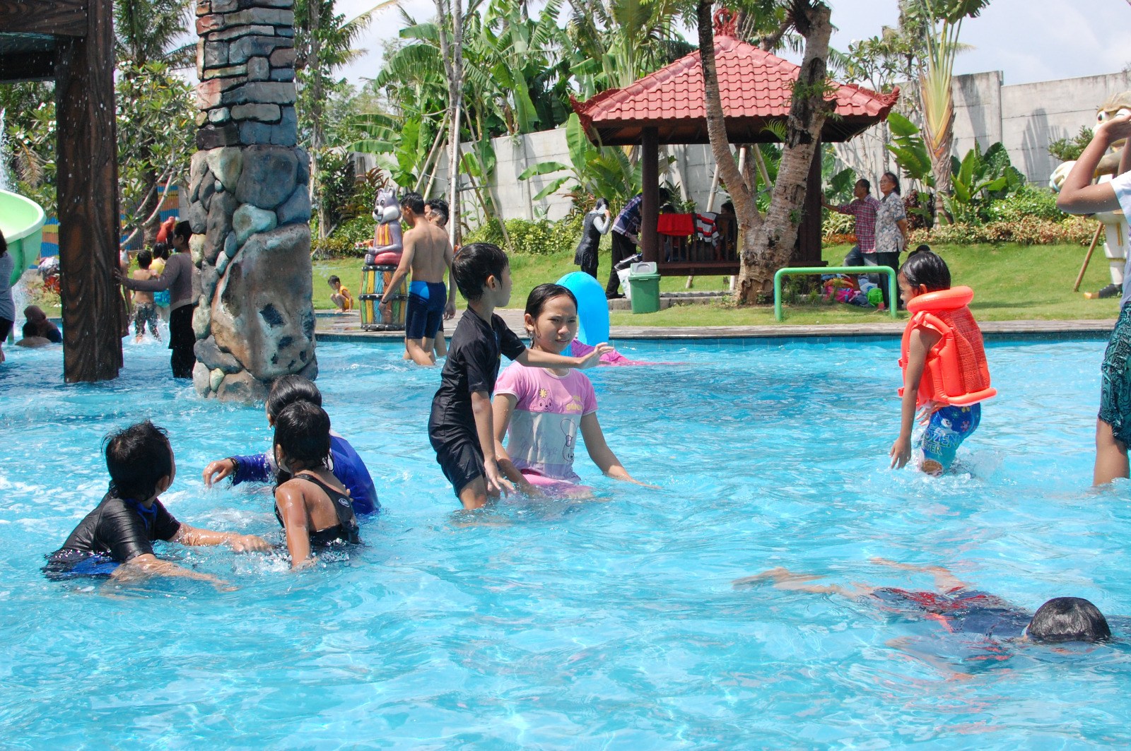 10 Referensi Kolam Renang di Kota Batu Yang Bagus dan Akan Semakin Menyegarkan Liburanmu 8