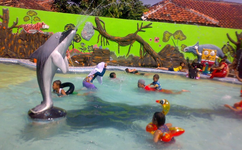 10 Daftar Rekomendasi Kolam Renang di Cianjur Yang Bagus dan Harga Tiket Masuknya 2 10 Daftar Rekomendasi Kolam Renang di Cianjur Yang Bagus dan Harga Tiket Masuknya 2