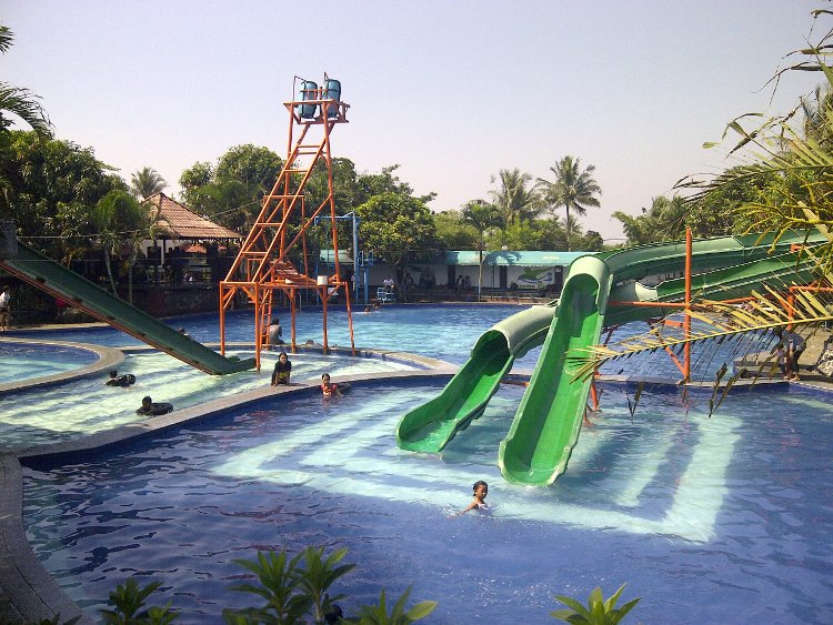10 Daftar Rekomendasi Kolam Renang di Cianjur Yang Bagus dan Harga Tiket Masuknya 6 10 Daftar Rekomendasi Kolam Renang di Cianjur Yang Bagus dan Harga Tiket Masuknya 6