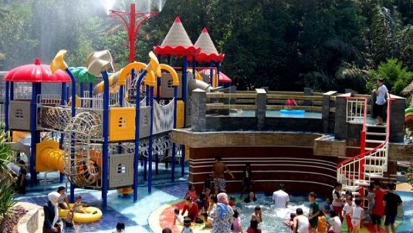 10 Pilihan Wisata Kolam Renang Unggulan di Cirebon Yang Bagus dan Adakah Air Hangatnya? 6