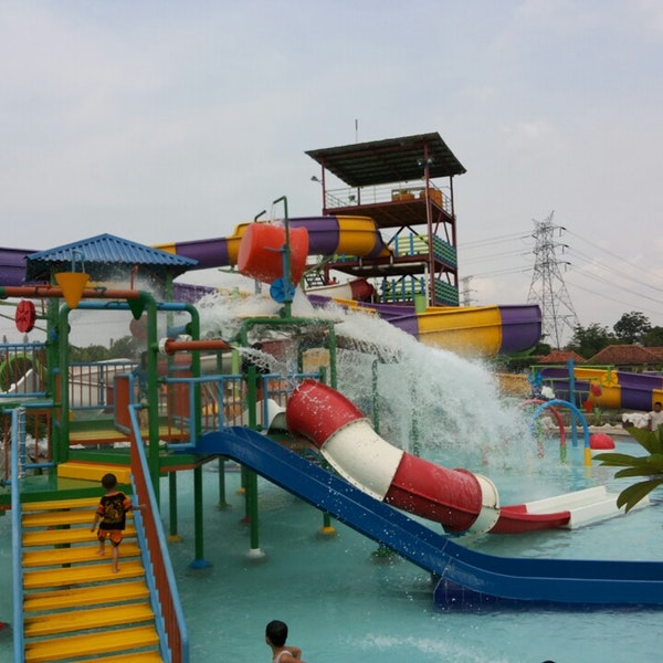 10 Pilihan Wisata Kolam Renang Unggulan di Cirebon Yang Bagus dan Adakah Air Hangatnya? 7