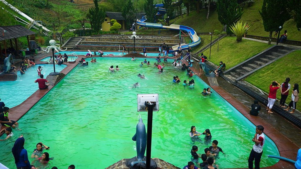 Daftar Beberapa Rekomendasi Pilihan Kolam Renang di Garut Yang Bagus dan Adakah Air Panas? 3
