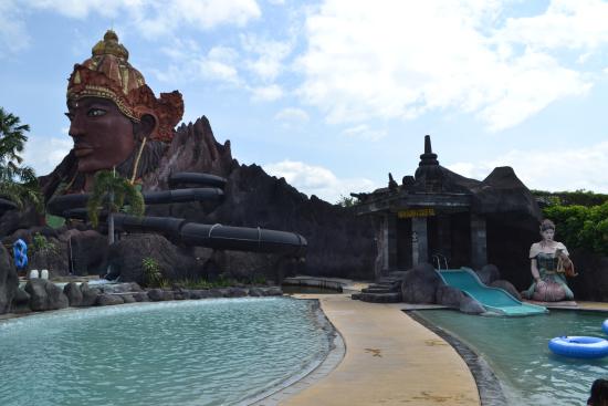 Daftar Kolam Renang Pertama Kali Didirikan di Indonesia Yang Masih Eksis Sampai Saat Ini, Simak Ya! 5