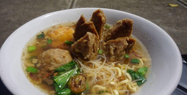 Perut Keroncongan? Coba Ke 5 Tempat Makan Bakso Enak di Jakarta Selatan Ini 9