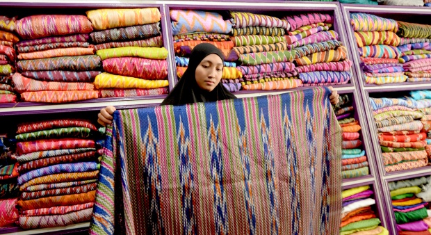 10 Daftar Pilihan Cinderamata Khas Daerah Makassar Yang Cantik Ini Wajib Untuk Kalian Bawa Pulang! 1 10 Daftar Pilihan Cinderamata Khas Daerah Makassar Yang Cantik Ini Wajib Untuk Kalian Bawa Pulang! 1