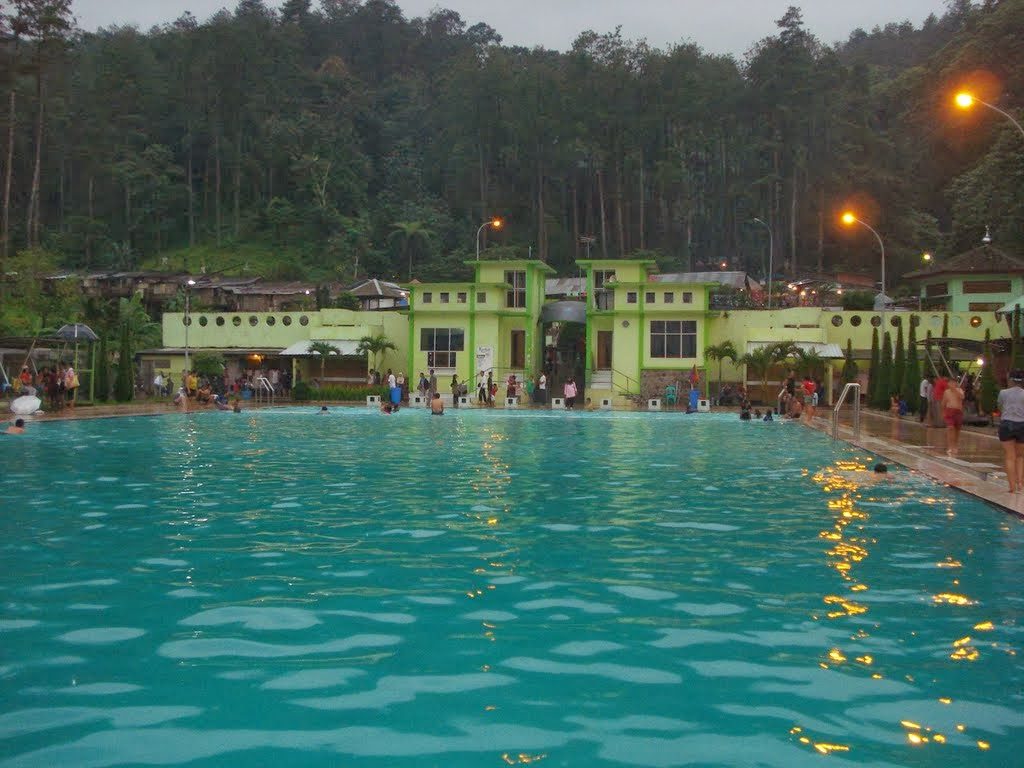 Serunya Menjelajahi Beberapa Destinasi Wisata Kolam Renang Yang Bagus di Daerah Mojokerto 1