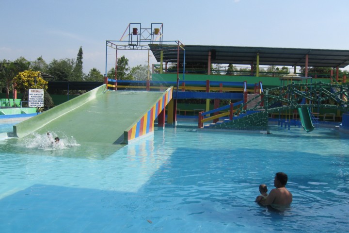 Serunya Menjelajahi Beberapa Destinasi Wisata Kolam Renang Yang Bagus di Daerah Mojokerto 3