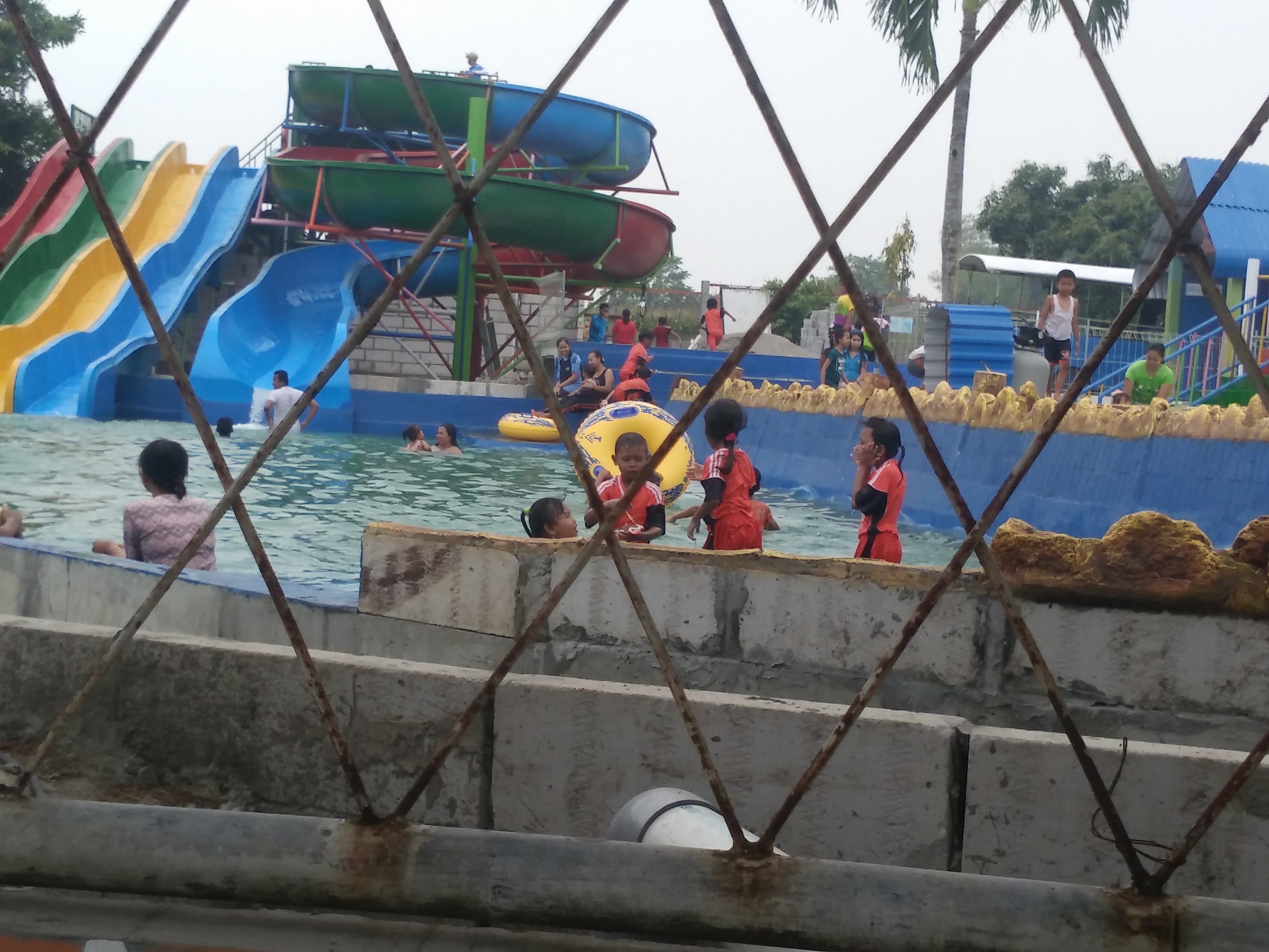 Destinasi Wisata Kolam Renang Pilihan di Daerah Pacet Yang Bagus dan Apakah Ada Air Panasnya? 9